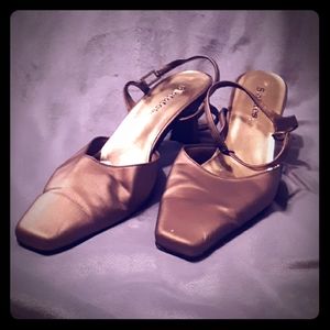 [Vintage] 2 in Statutes heels